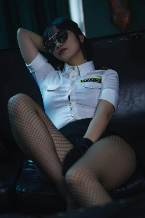 洛璃LoLiSAMA – 全套122期含随包视频[87.3G-2026.9]-秀人网