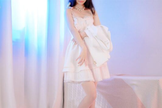 铃木美咲MisakiSuzuki(软软趴在床单上) 视频写真合集 419套-秀人网